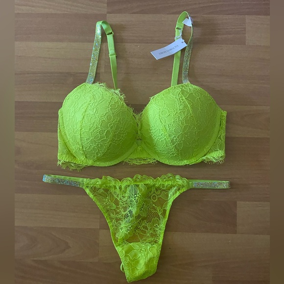 Victoria’s Secret set - Picture 1 of 3
